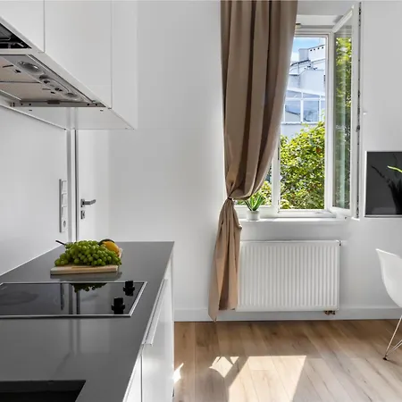 Apartment Kawalerka Przy Dworcu Centralnym *