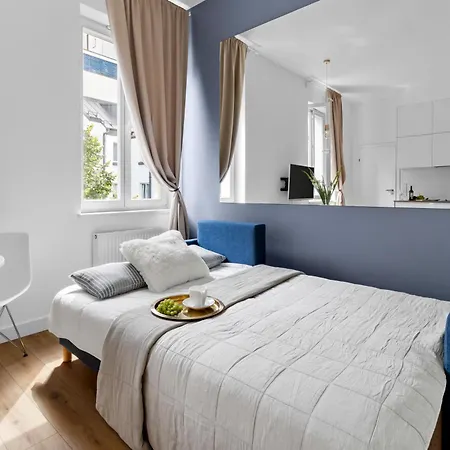 Kawalerka Przy Dworcu Centralnym Apartment *
